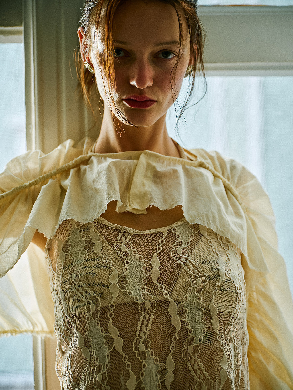 WAYT Pas de Deux bluzun farklı kullanım alternatifi: yuvarlak yakalı dantel detay