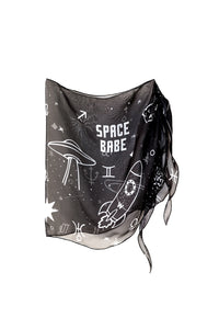 Space Babe Gezegen Ve Burç Baskılı Siyah Pareo