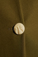 Görseli Galeri görüntüleyiciye yükleyin, Man In the Moon Ay Düğmeli Yeşil Oversize Palto